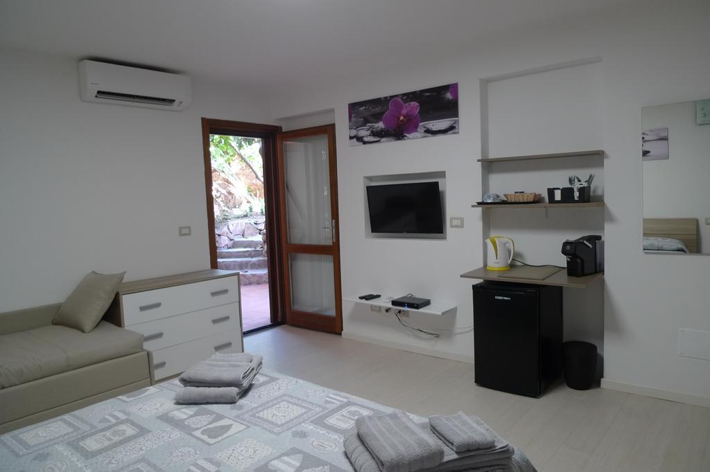 Villaggio Est Affittacamere San Teodoro  Exterior photo